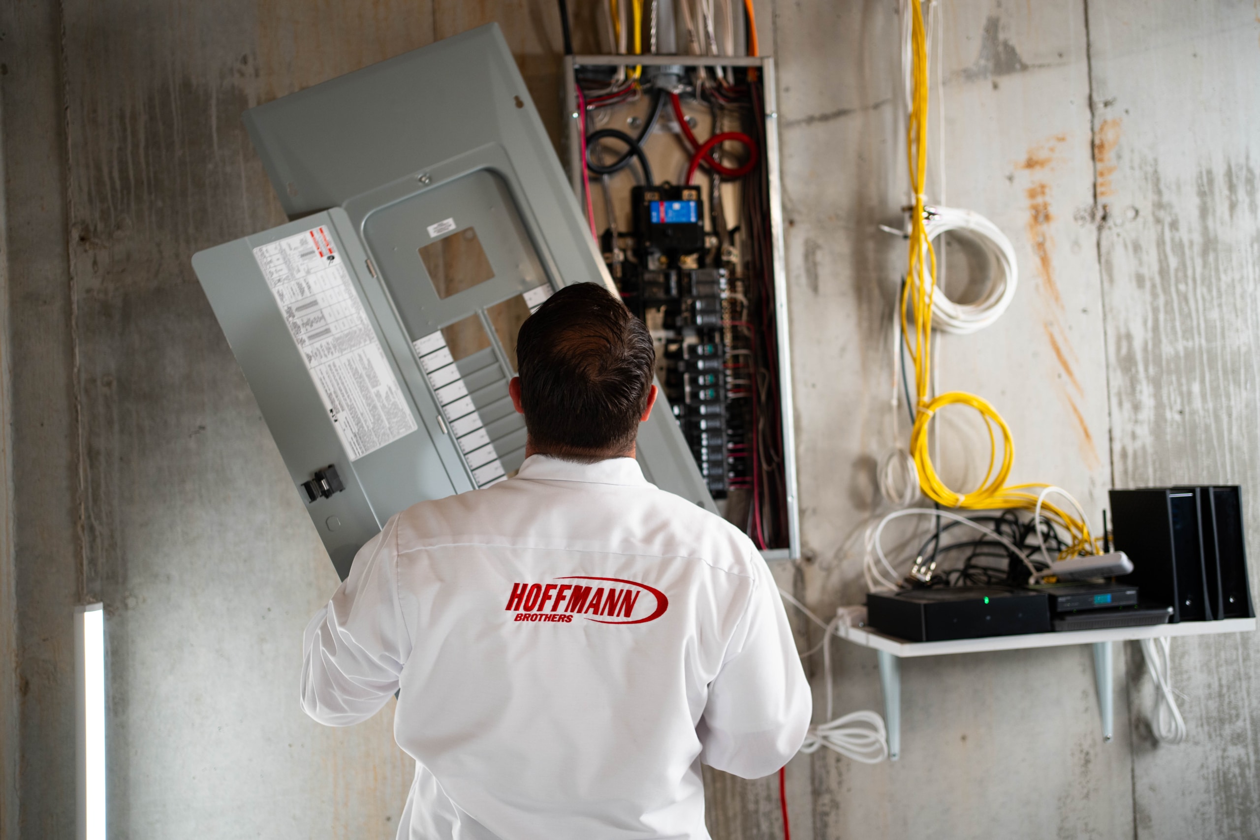 Hoffmann Brothers’ Experienced St. Louis Panel Installation Technicians