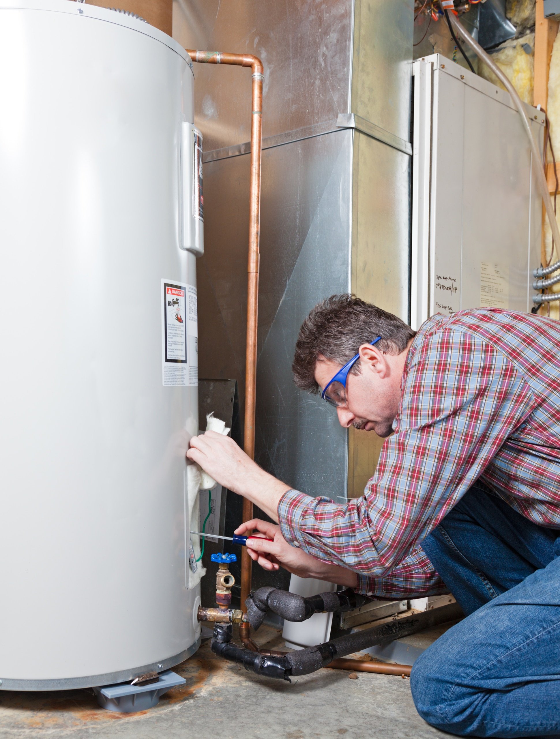 ●  	Tankless Water Heater vs Conventional Tank