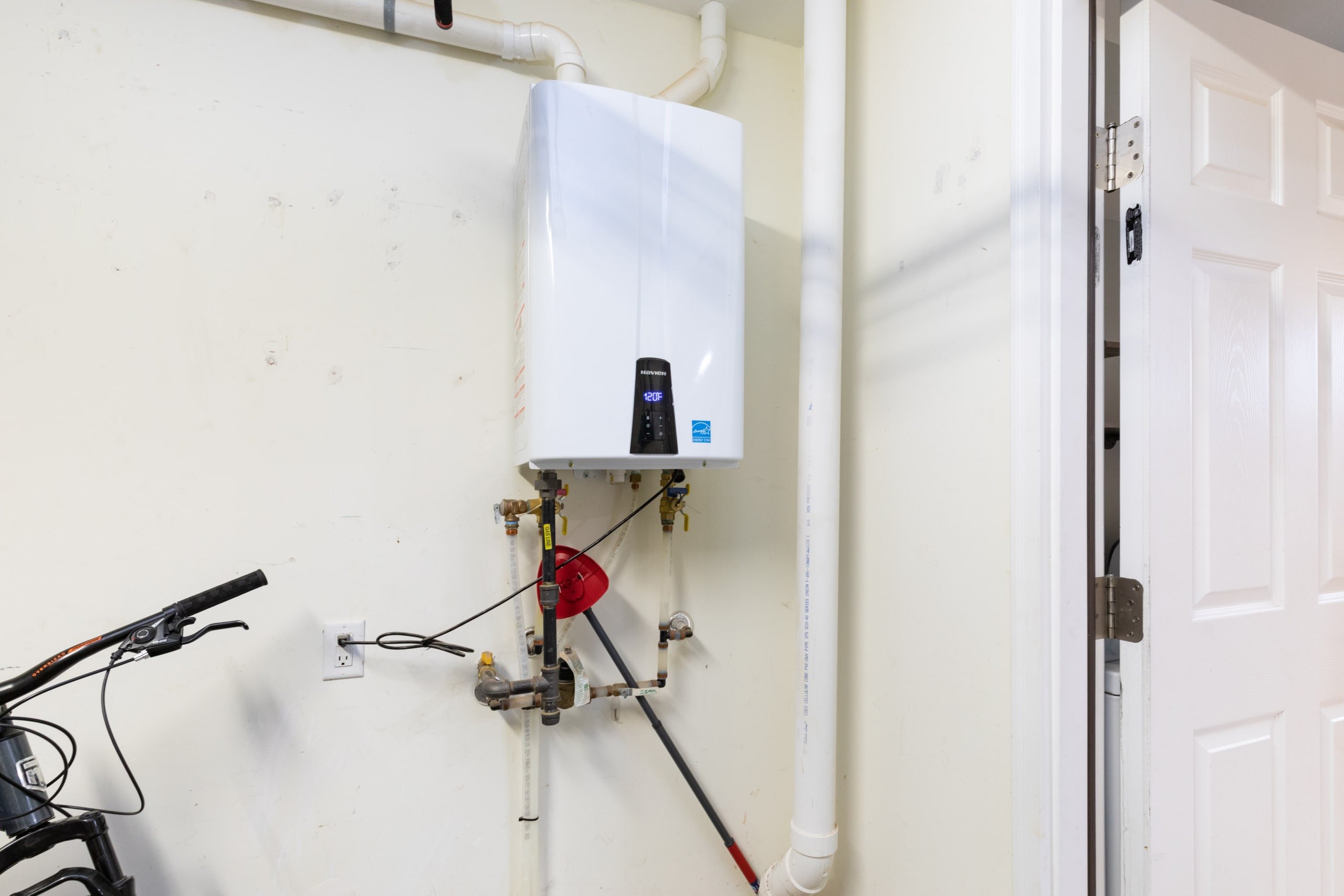 Tankless vs Tank Water Heater Comparision